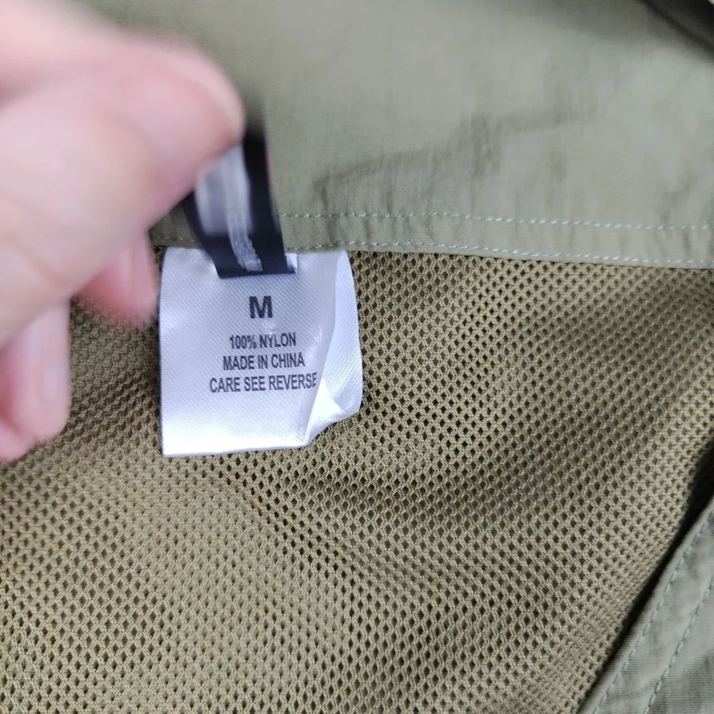 Magellans Nylon Vest Mens Medium Utility Travel Safari Khaki Multi Pocket EUC